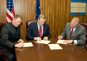 (L to R) John R. Miller, President, SIA.; Edwin G. Foulke, Jr., Assistant Secretary, USDOL-OSHA; and Richard J. Marshall, Executive Vice President, SIA; sign a national Alliance agreement on February 25, 2008