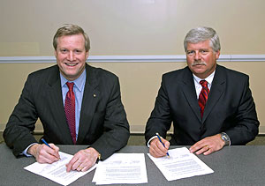 Edwin G. Foulke, Jr., Assistant Secretary, USDOL-OSHA; and Brad Giles, Vice President, Environmental Safety and Health, Washington Division of URS Corporation; sign the OSHA and Washington Division of URS Corporation Alliance renewal on January 30, 2008