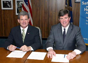 From L–R: Dow's Vice President, Environment, Health and Safety, David Graham, and OSHA's then-Deputy Assistant Secretary of Labor, Jonathan L. Snare, renew national Alliance on May 12, 2006.