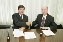 OSHA's then-Assistant Secretary, John Henshaw, and SPI's President, Donald K. Duncan, sign the OSHA-SPI renewal agreement.