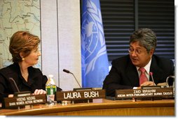 Mrs. Laura Bush listens to Zaid Ibrahim, Head of the ASEAN Inter-Parliamentary Burma Caucus, during a roundtable discussion at the United Nations about the humanitarian crisis facing Burma in New York City Tuesday, Sept. 19, 2006. White House photo by Shealah Craighead