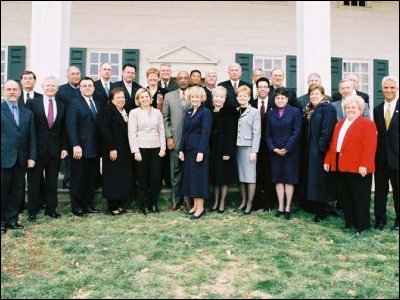 Secretary Paige and State Education Chiefs hold historic first meeting to establish a partnership so no child is left behind.