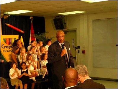 Secretary Paige meets with students, parents, teachers and other local leaders at Lomax Elementary School in Tampa, FL.