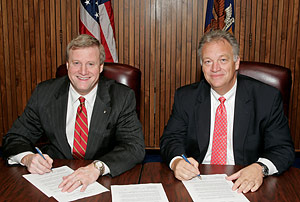 (left to right) Assistant Secretary Edwin G. Foulke, Jr., USDOL-OSHA, and Kyle Ogden, ISSA’s President, sign the national Alliance renewal agreement on August 16, 2007
