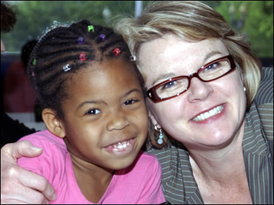 Secretary Spellings tutors with Horton's Kids at the Department during National Volunteer Week.  Secretary Spellings is joined by other U.S. Department of Education employees who volunteer their time to tutor on a weekly basis with Horton's Kids and Everybody Wins.