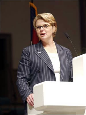 Secretary Spellings speaks at the Alabama Governor's Reading Summit.
