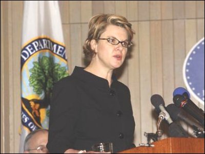 Secretary Spellings announces policies taking a common sense approach to implementing the No Child Left Behind Act during a meeting with the nation's state education chiefs and other education leaders at George Washington's Mount Vernon estate near Washington, D.C.