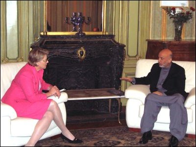 Secretary Spellings talks with President Karzai of Afghanistan at the Afghanistan embassy in Paris.