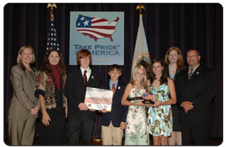 Students on the Wetlands Education Team from West Geauga Middle School in Chesterland, Ohio, received the 2007 Take Pride in America National Award in the school program category. Pictured from left to right, Acting USA Freedom Corps Director Kathy Wills Wright, Interior Deputy Secretary Lynn Scarlett, West Geauga Middle School students, Take Pride in America Director Heather Roebke, and West Geauga Middle School
Principal Jim Kish.