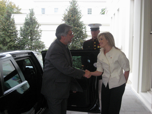 Date: 10/27/2008 Location: Washington, DC Description: Deputy Chief of Protocol Charity Wallace greets President Lugo of Paraguay at the White House before meeting with President Bush. © State Dept Photo by Yale Scott