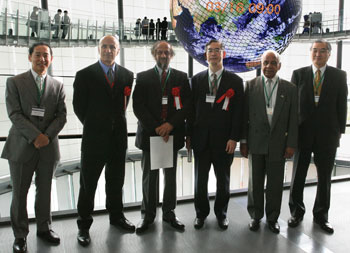 Speakers and organizers at the 2nd Asia-Pacific Symposium, from left to right: Dr. Mamoru Mohri, Prof. José Achache, Dr. Rajendra K Pachauri, Mr. Yukihide Hayashi, Dr. Rabinder N. Malik, Mr. Shin Aoyama