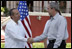 El Presidente George W. Bush le estrecha la mano al Presidente de México, Felipe Calderón, durante la ceremonia de llegada, con la que se les dio la bienvenida al Presidente y la señora Bush al país el martes, 13 de marzo de 2007. El Presidente Calderón le dijo al Presidente Bush, "Señor Presidente, no tengo duda de que juntos, nuestros gobiernos avanzarán en la generación de nuevas oportunidades de bienestar y de prosperidad para nuestras naciones. Sean ustedes muy bienvenidos a México". Foto de Paul Morse de la Casa Blanca