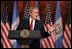 El Presidente George W. Bush recalca un punto durante una sesión conjunta con la prensa de lado del Presidente de Guatemala Oscar Berger el lunes, 12 de marzo de 2007 en el Palacio Nacional de la Cultura en la Ciudad de Guatemala. El Presidente y la señora Bush cenaron con los Berger antes de partir la noche del lunes a México. Foto de Paul Morse de la Casa Blanca