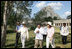 La señora Laura Bush y la señora Margarita Zavala, esposa del Presidente Felipe Calderón de México, visitan ruinas mayas en Uxmal, México el martes, 13 de marzo de 2007. Foto de Shealah Craighead de la Casa Blanca