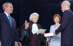 Justice Sandra Day O'Connor swearing in Secretary Chertoff with President Bush and Meryl Justin Chertoff. (DHS Photo Bahler)