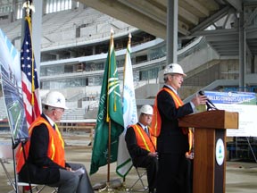 Cowboys Owner Jerry Jones joins RA Greene, Arlington Mayor Robert Cluck and Sierra Club Energy Chair Ann Drumm in announcing environmental commitments for new stadium.