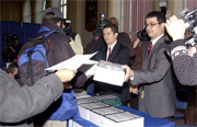 Scene from distribution of the Budget to the News Media in GPO's Harding Hall