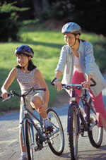 image of two bicyclists