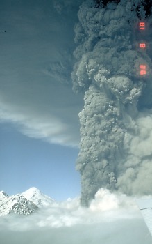 Plinian eruption column at Mount Spurr, Alaska
