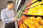 Photo by Steven Ausmus: A nutritionist using the portable database to find the nutrient content (ARS Photo Gallery Image Number K10302-1)