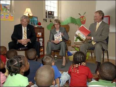 Governor Donald Carcieri (RI), Secretary Spellings and Senator Lincoln Chafee (RI) read to students at Ready to Learn Providence.