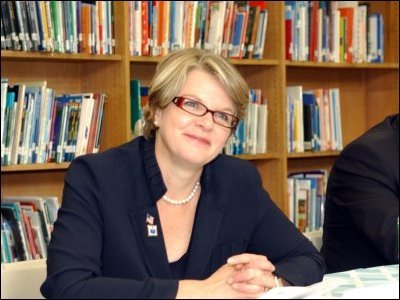 Secretary Spellings listens during a roundtable discussion with New York City school admininstrators.