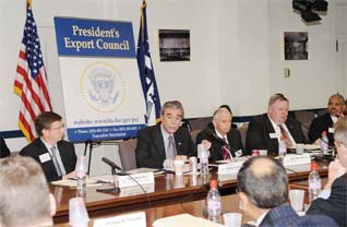 Secretary of Commerce Carlos M. Gutierrez (center) and J. W. Marriott Jr. (right), chair of the President’s Export Council, at the April 8, 2008, meeting of the PEC in Washington, D.C.