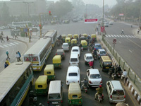 Image: Heavy traffic in a downtown area