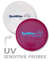 The UV-sensitive frisbee turns bright purple when exposed to UV radiation.