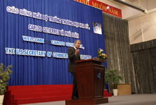 Gutierrez at podium at Ho Chi Minh City University of Technology.