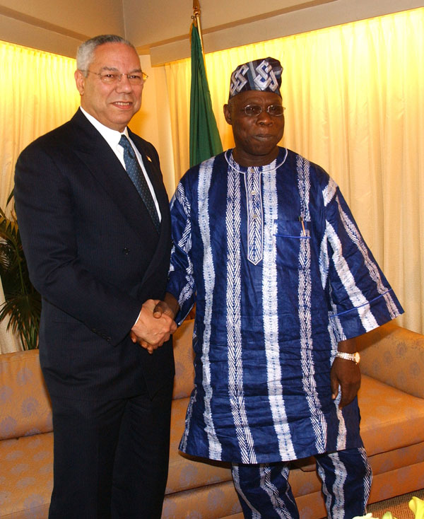 Secretary of State Colin Powell with Nigerian President Olusegun Obasanjo, both attending the 59th UN General Assembly in New York. [State Department photo by Michael Gross] 