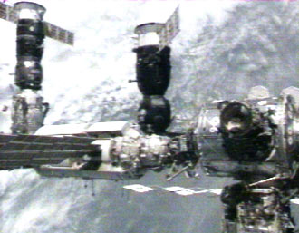 Expedition 13 arrives at the station