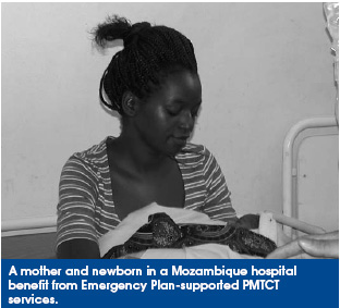 A mother and newborn in a Mozambique hospital benefit from Emergency Plan-supported PMTCT services.
