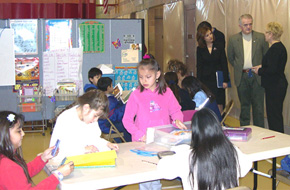 El Congresista Jim Gibbons y la Directora Ejecutiva de WHI Leslie Sánchez visitan a los alumnos de la academia bilingüe Mariposa Dual Language Academy en Reno, Nevada