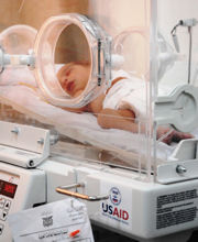 Image of a baby in an incubator.