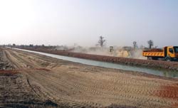 The USAID-supported irrigation canal near Niono will benefit more than 18,000 people.