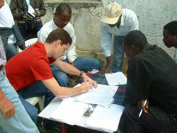 Photo: Banco Sol Administrator signing credit agreements with
farmers in Humpata. 