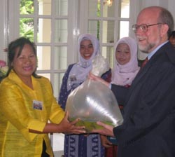 Ambassador Boyce presents
village extension volunteers
with symbolic gifts