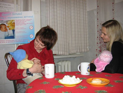 Mothers discuss baby care in Symferopol.