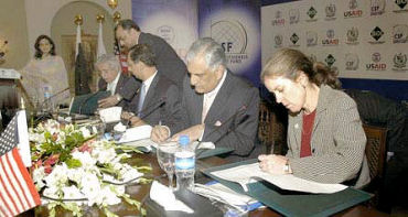 CSF signed a Memorandum of Understanding with Pakistan's Board of Investment to improve the country's investment climate and enhance the competitiveness of Pakistan's economy.