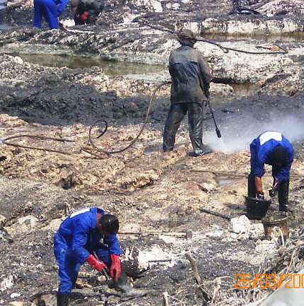 Image of work in progress from oil spill, Tabarja, Lebanon