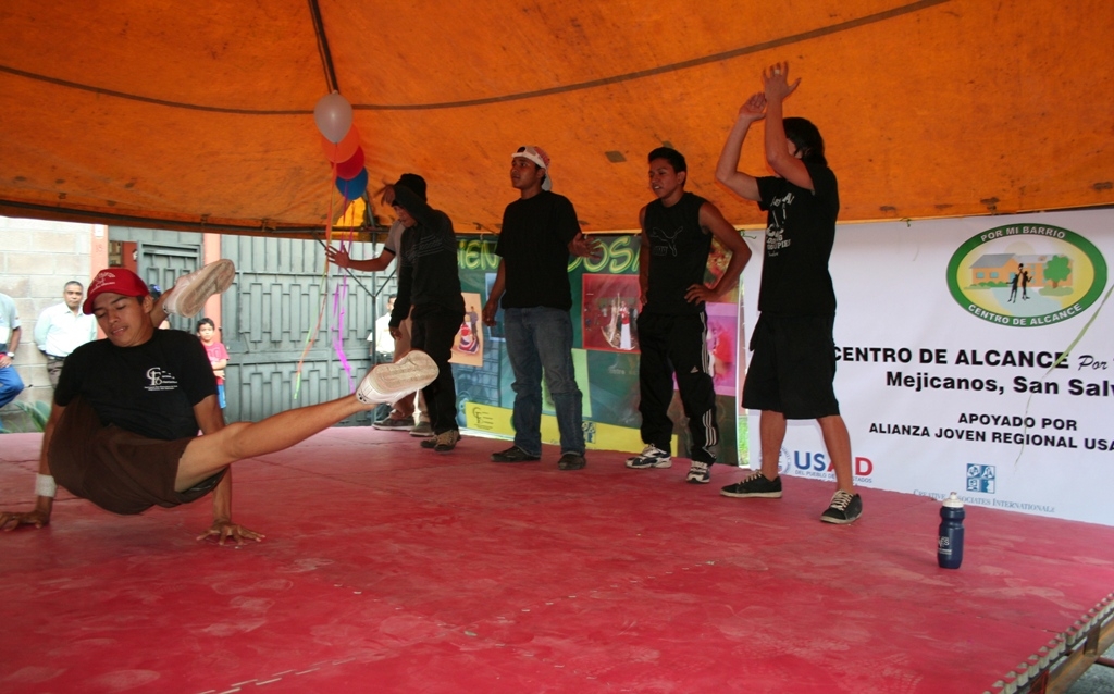 Photo of Launching of the Inauguration of first Outreach Center under the Regional Youth Alliance USAID-SICA.  Photo by Karen Azucena, USAID