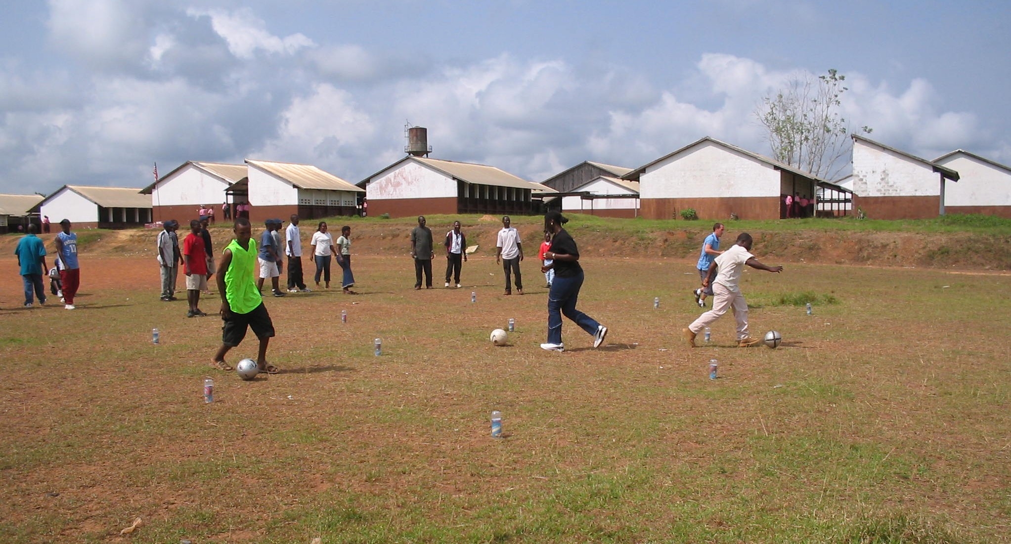 Photo: Participants in Zwedru navigate a 