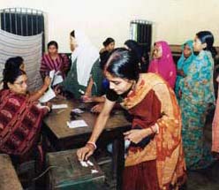 women in line to vote