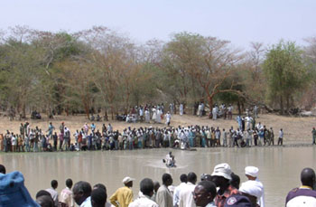 Photo showing the unprecedented cross-line ceremony at the Kiir River. More than a hundred people gathered on each bank of the river (shown as the Bahr al Arab on northern maps) and local leaders as well as their visitors crossed the river.