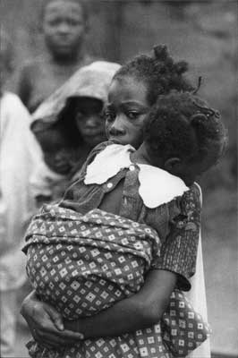 Photo: A young woman with a child outside the Save the Children/Uk center.