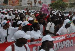 Solidarity march in Luanda for World AIDS Day 2007