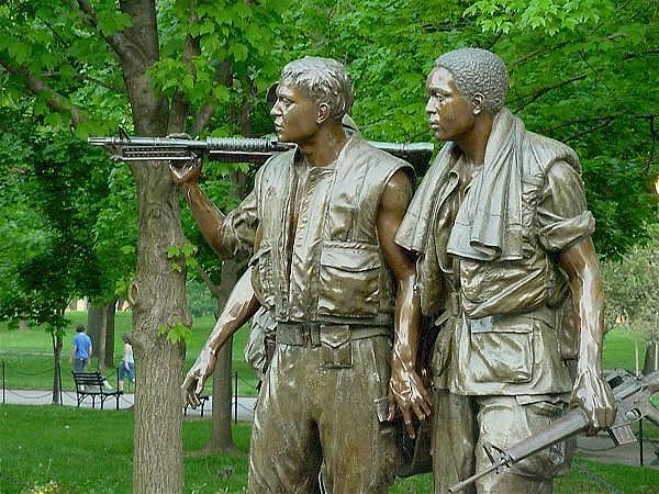 Vietnam Veterans Memorial: Three Servicemen Statue
