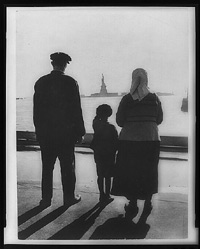 Image of Immimgrants looking at the Statue of Liberty