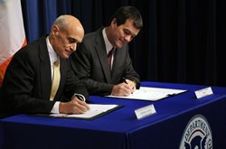 Secretary Chertoff and Irish Minister of Transport Noel Dempsey sign an agreement on Aviation Preclearance on November 17, 2008.